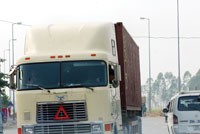 Khi tăng giá xăng, cần có đánh giá tác động đối với những ngành liên quan trực tiếp như dịch vụ vận tải.