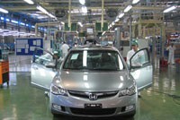 Lắp ráp ô tô tại Công ty Honda Việt Nam.
