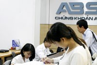 Trong thời điểm này, NĐT không quyết định "đãi cát tìm vàng" thì e rằng chẳng có cơ hội mua rẻ hơn