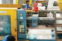Sức mua giảm, kéo theo hoạt động cầm chừng của nhiều doanh nghiệp.