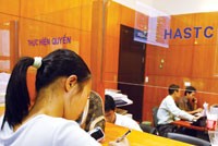 Bộ Tài chính đang xem xét, xử lý chính sách thuế thu nhập đối với chứng khoán.