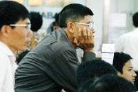 Lựa chọn cổ phiếu cuối năm: “Đãi cát tìm vàng”