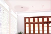 Đã có nhiều cảnh báo về tình trạng pha loãng giá cổ phiếu do ồ ạt phát hành thêm.