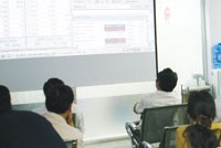 Từ lâu, vàng được coi là của để dành, nhưng thời buổi hội nhập, người Việt Nam đã có thể đầu tư vàng qua sàn.