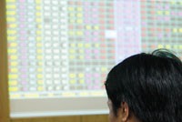 Nhà đầu tư nên bắt đầu theo dõi, rà soát kết quả kinh doanh quý II/2009 của DN.