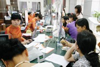 Siết tỷ lệ sử dụng vốn ngắn hạn cho vay trung và dài hạn có thể khiến các DN khó tiếp cận nguồn vốn này.