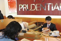 Cuộc chiến thị phần và nhân sự    