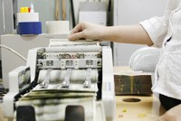 “Chuôi”… ai nắm?