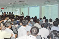 Số lượng nhà đầu tư tham gia thị trường ngày càng nhiều. Ảnh: Hoài Nam/ĐTCK