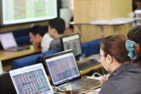 Việc cho cùng mua - bán ngay trong ngày sẽ giúp thị trường tăng tính thanh khoản - Ảnh: Hoài Nam