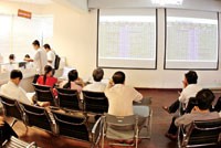 Đã đến lúc cơ quan quản lý nên mở quyền được cùng mua - bán một loại cổ phiếu trong phiên - Ảnh: Hoài Nam