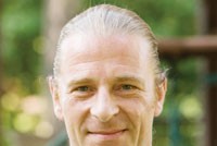 Ông Dominic Scriven