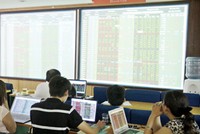 Thị trường đã có những phiên tăng điểm mạnh khi kỳ vọng Thông tư 13 sẽ được sửa đổi - Ảnh minh họa: Hoài Nam