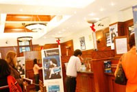 Các ngân hàng ngoại đang dần lấn sân sang lĩnh vực dịch vụ ngân hàng bán lẻ - Ảnh minh họa: Đức Thanh