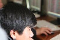 Năm 2010, đa số nhà đầu tư thua lỗ nhưng vẫn phải nộp thuế TNCN từ kinh doanh chứng khoán - Ảnh: Đức Thanh