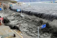 Sóng thần tràn vào tuyến phố ở thành phố Miyako- Nhật Bản ngày 11/03/2011
