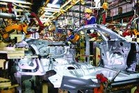 Hiện hầu hết các doanh nghiệp đều nhập khẩu linh kiện về để sản xuất, lắp ráp ôtô trong nước