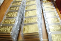 Các ông lớn thao túng giá vàng để thoát hàng xuất khẩu