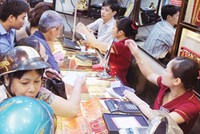 Những ngày gần đây, khoảng cách giữa giá vàng mua và bán vào khoảng 600.000 - 800.000 đồng/lượng
