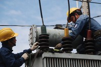 Theo báo cáo, EVN dự kiến lỗ trong 8 tháng qua là 11.669 tỉ đồng. Ảnh: TẤN THẠNH