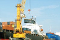 Nhiều doanh nghiệp trong nước do sốt ruột muốn có hợp đồng nên rất dễ sa bẫy - Ảnh: Hoài Nam