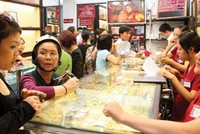 Thị trường vàng: Xếp hàng mua…quả đắng!