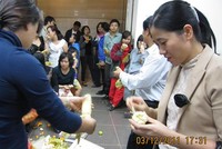 Khi bỏ ra hàng tỷ đồng để mua 1 căn hộ tại chung cư cao nhất Việt Nam, có lẽ ít ai trong số những cư dân này ngờ rằng: có ngày mình phải...ăn ngô trừ bữa