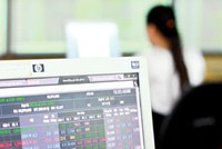 Doanh nghiệp cố tình sai để được hủy niêm yết...