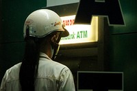 Vietcombank trực tiếp hướng dẫn khách hàng các biện pháp an toàn trên màn hình ATM