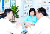 Giao dịch tại một sàn bất động sản - Ảnh: Cao Thăng