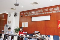 Siết tín dụng, nhà băng “đua” bảo hiểm