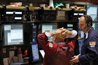 Phố Wall có niềm vui không trọn vẹn trong phiên giao dịch thứ Ba (24/4) - Ảnh: Reuters