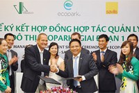 Ông Vũ Mai Phong, Phó tổng giám đốc Vihajico (phải) và ông John Gallander, Giám đốc Văn phòng Hà Nội, Savills Việt Nam trong lễ ký kết hợp tác