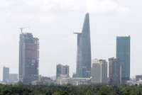 TS Giang cho rằng nếu bất động sản chết, chỉ 3,2% GDP chết theo, con số không quá lớn; vì vậy nên để cho các đại gia địa ốc trả giá cho sai lầm của họ thay vì giải cứu ngành này.