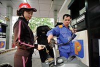 Hoạt động kinh doanh xăng dầu của Petrolimex năm 2012 bị lỗ khoảng 125 tỷ đồng