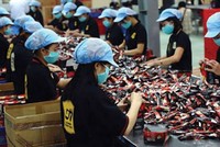 Nghe kế hoạch lấy mỗi người Trung Quốc... 1 USD