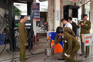 Phó thủ tướng Nguyễn Xuân Phúc yêu cầu xử lý đối tượng dùng chíp điện tử gian lận xăng dầu