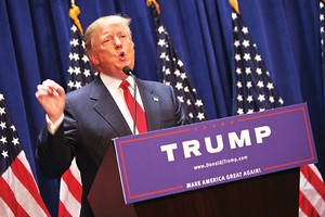 Donal Trump “lộc đất” và những bóng hồng
