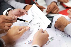 API: Cổ đông than phiền không cung cấp thông tin bằng tiếng Anh