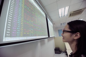Cần chế tài mạnh hơn với doanh nghiệp chây ì niêm yết
