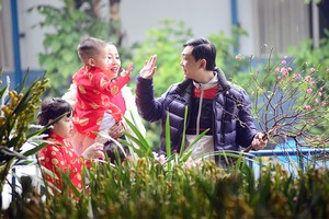 Hội chợ năm nay có các sản vật tiến Vua như: gà Hồ, gà Đông Tảo, gà chín cựa Tân Sơn, cam xoăn Lai Vung (Nam Bộ)...