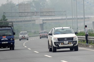 Giỡn với tử thần trên đường cao tốc Nội Bài – Lào Cai