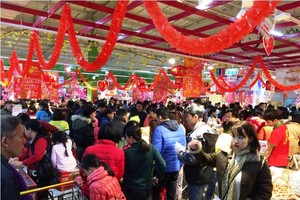 Nghẹt thở vào siêu thị ngày cận Tết