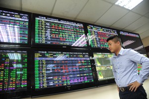 Chứng khoán phái sinh: “Tiến thoái lưỡng nan”