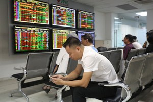 Chờ đợi sốt ruột, nhưng bắt đáy rủi ro