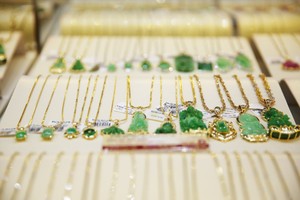 Giá vàng hôm nay ngày 17/7: Vàng trong nước trái chiều nhau