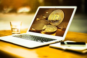 Giá Bitcoin hôm nay ngày 11/8: Tăng hơn 100 USD/BTC, giá Bitcoin áp sát cột mốc 12.000 USD