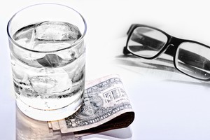 Thị trường ngoại hối quốc tế tháng 3: USD trở thành nơi trú ẩn mới