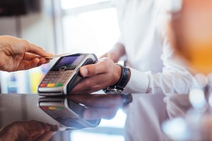 Báo Đầu tư Chứng khoán ra mắt chuyên đề "Thanh toán không dùng tiền mặt: Cơ hội vượt lên"