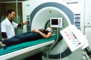 Sản phẩm bảo hiểm sức khỏe đang có sự  cạnh tranh gay gắt giữa hai khối DN bảo hiểm